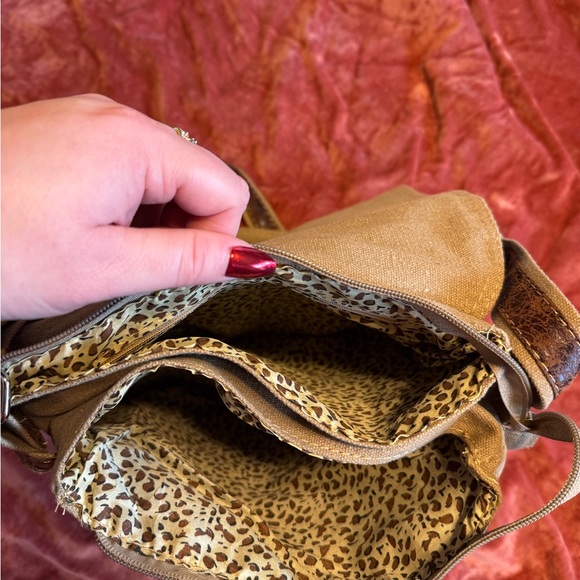 Vintage/Unique shoulder bag/crossbody satchel with sneakers detailing - Picture 6 of 9